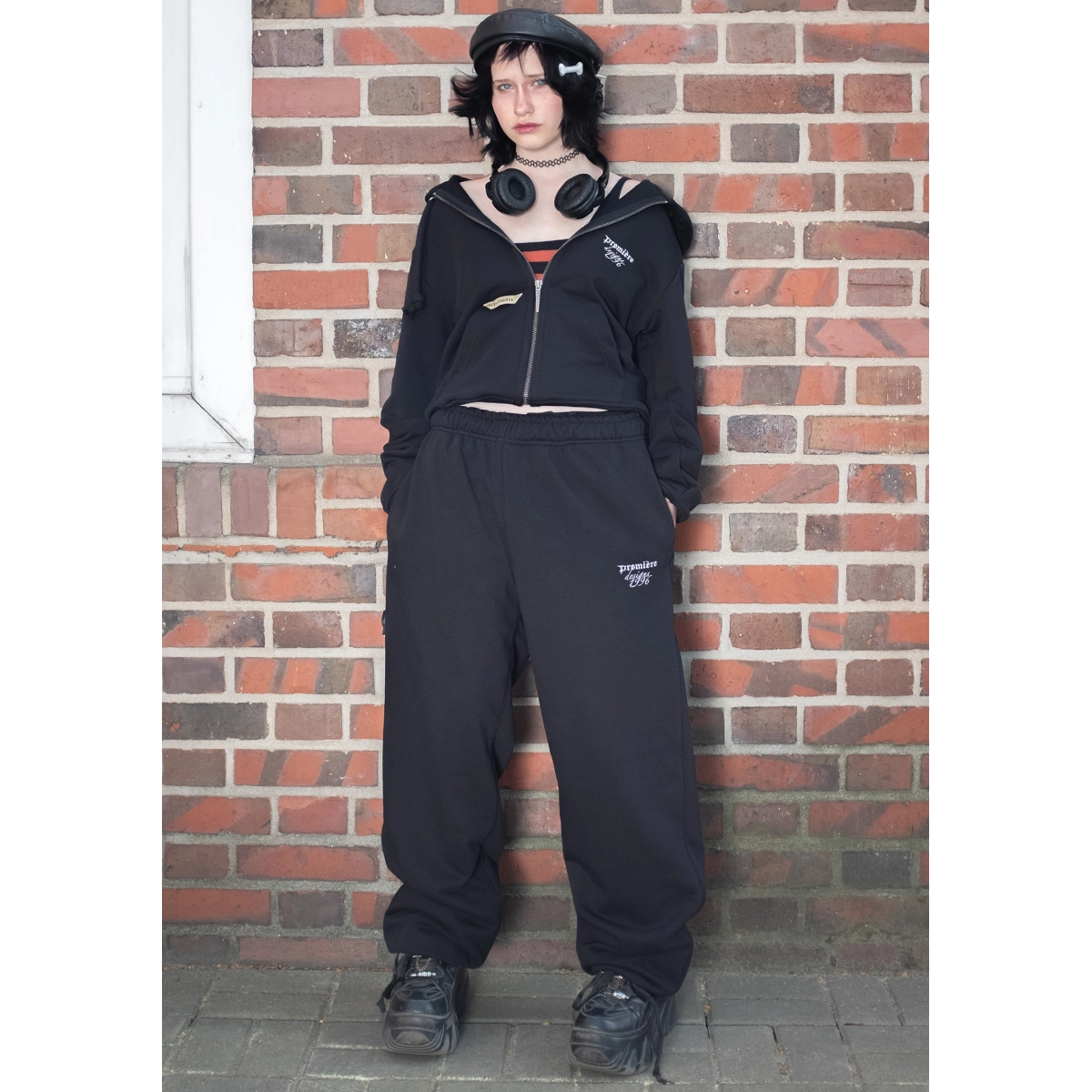 BASIC ZIP REGULAR CUT HOODIE BLACK