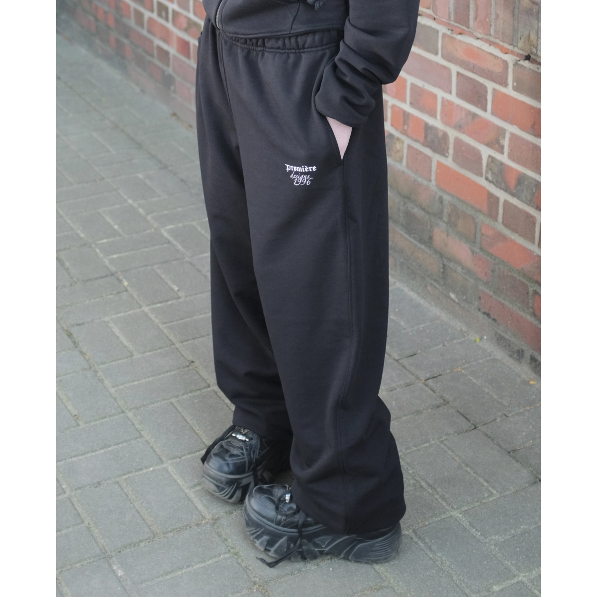 BASIC REGULAR CUT SWEATPANTS