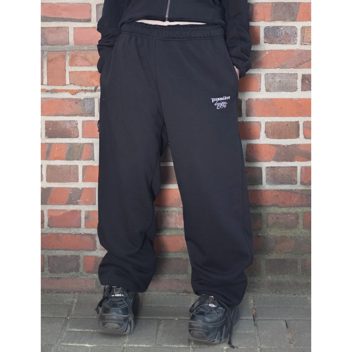 BASIC REGULAR CUT SWEATPANTS