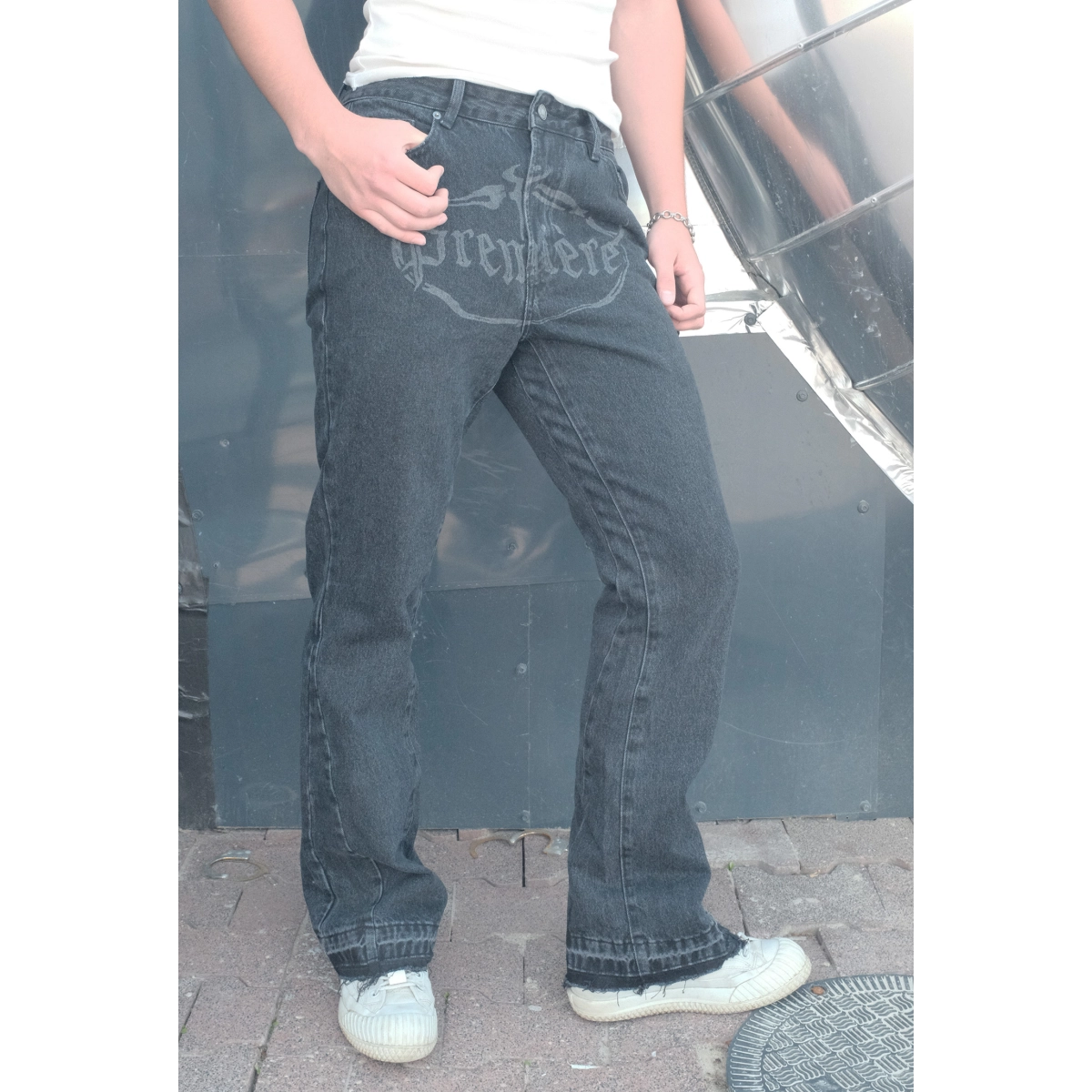 LASER FLARED JEANS